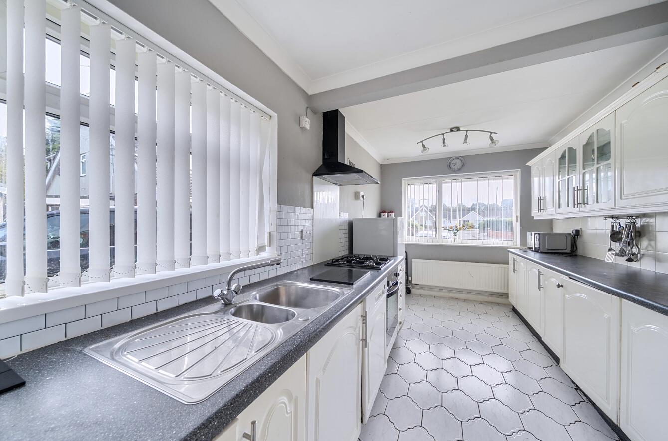 Mendip Close, Fforestfach, Swansea, SA5 5AB